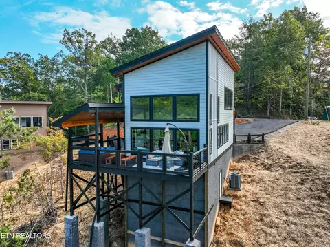 1113 Mathis Hollow Rd, Gatlinburg, TN 37738