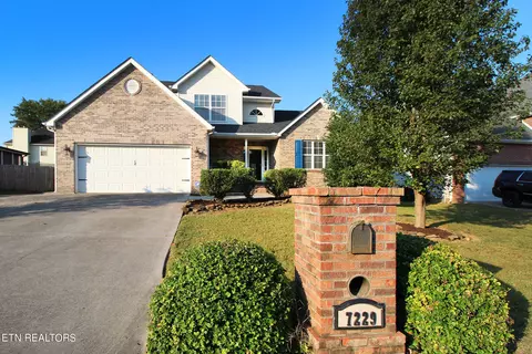 7229 Autumn View Ln, Powell, TN 37849