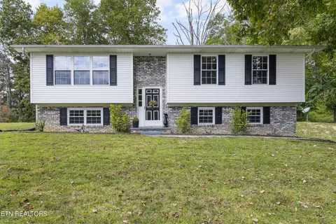 175 Henderson Ln, Jacksboro, TN 37757