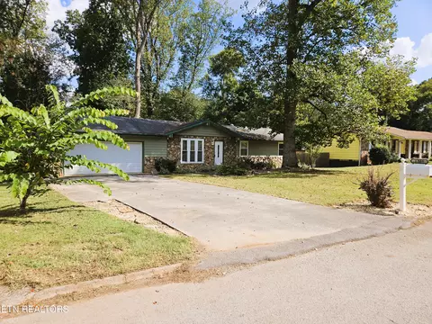 1205 E Woodshire Dr, Knoxville, TN 37922