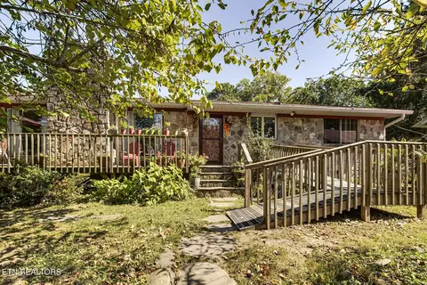 210 S Douglas Ave, Rockwood, TN 37854