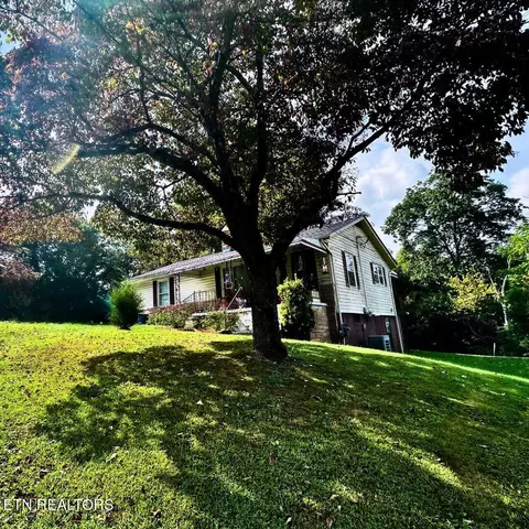 606 W Hemlock St, La Follette, TN 37766