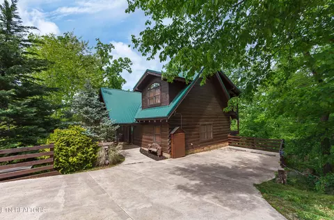 3026 Falling Leaf Way, Pigeon Forge, TN 37863