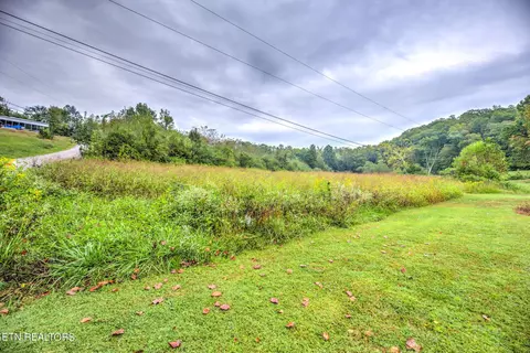 153 Lancer Rd, Harriman, TN 37748