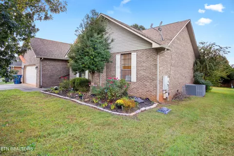 1913 Rosebud Dr, Maryville, TN 37803