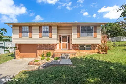 843 Lafollette Dr, Maryville, TN 37801