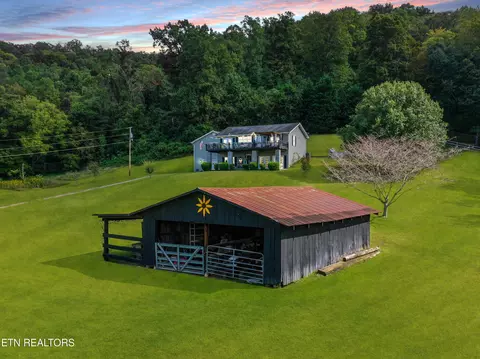 1271 Ridgeview Dr, Clinton, TN 37716