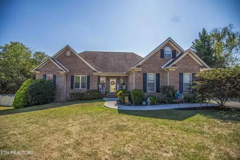 10421 Almanac Ln, Knoxville, TN 37932