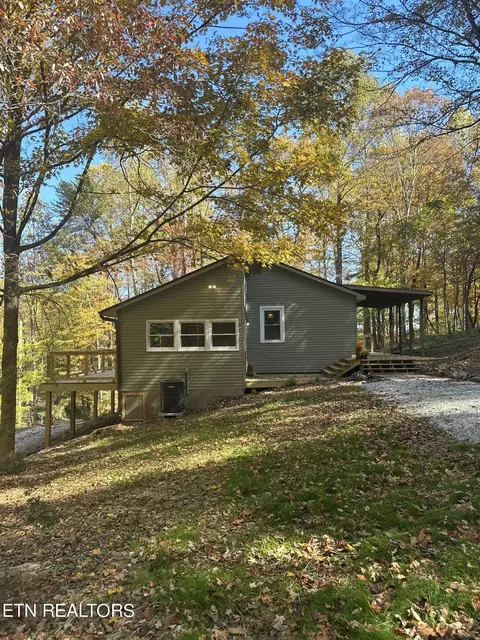220 Easterly Cir, Rocky Top, TN 37769
