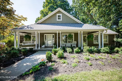 1433 Amblewinds Ln, Knoxville, TN 37922