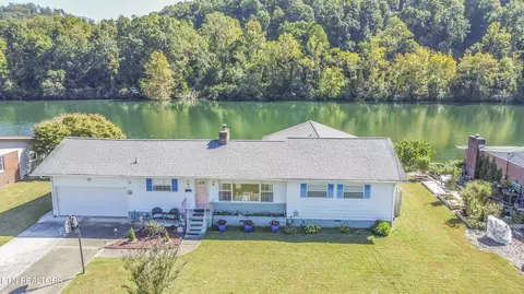 510 Riverside Dr, Clinton, TN 37716