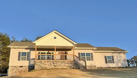 1055 Oakwood Estates Dr, Lenoir City, TN 37772