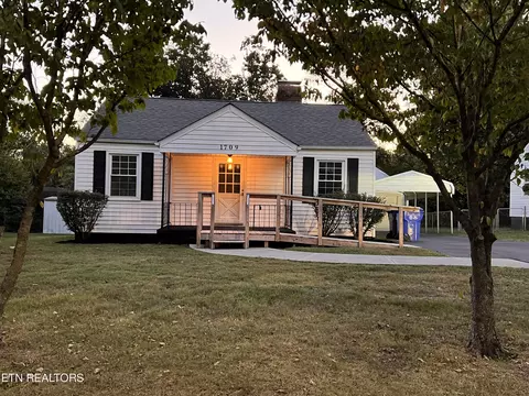 1709 N Wright Rd, Alcoa, TN 37701 photo 2
