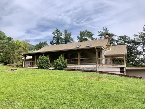 144 Log Home Ln, La Follette, TN 37766