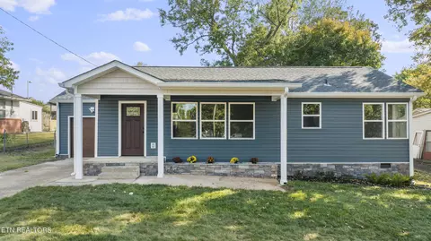717 Elizabeth St, Athens, TN 37303