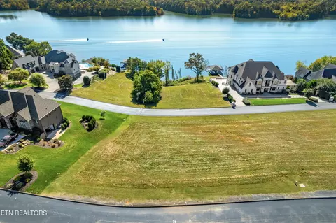 140 Starling Dr, Vonore, TN 37885