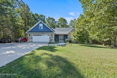 2210 Wichita Dr, Crossville, TN 38572