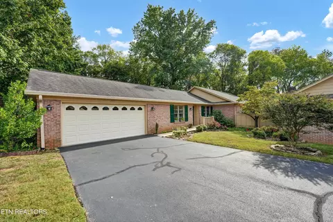 927 Jamestown Way, Maryville, TN 37803
