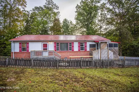 110 Moccasin Hollow Ln, Clinton, TN 37716