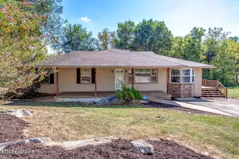 1708 Merchant Dr, Knoxville, TN 37912