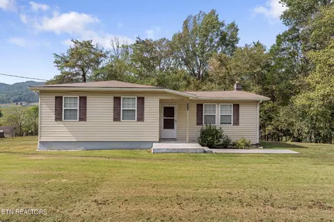 1216 Old Lake City Hwy, Clinton, TN 37716