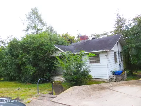 105 Norwood Ln, Oak Ridge, TN 37830