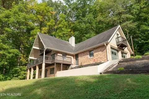 111 Golf Hill Ln, La Follette, TN 37766