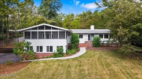 808 W Outer Dr, Oak Ridge, TN 37830