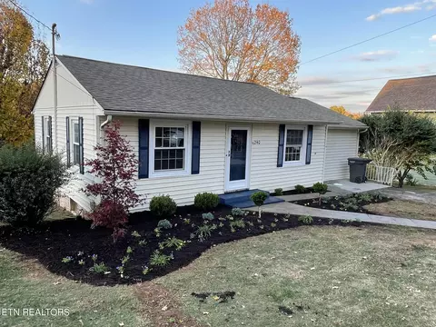 240 W Main St, Dandridge, TN 37725