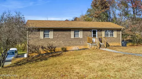 225 Penn Dr, Maryville, TN 37803