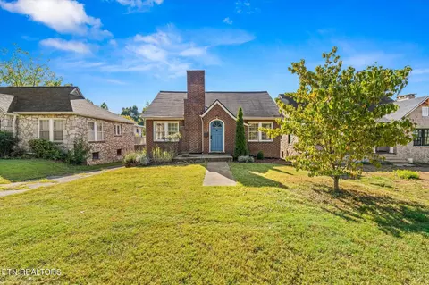 3002 Sanders Dr, Knoxville, TN 37918