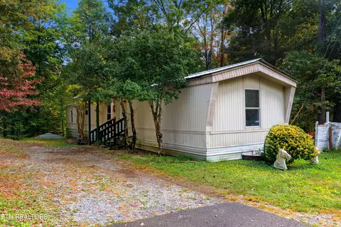 1322 Sourwood Honey Dr, Sevierville, TN 37876