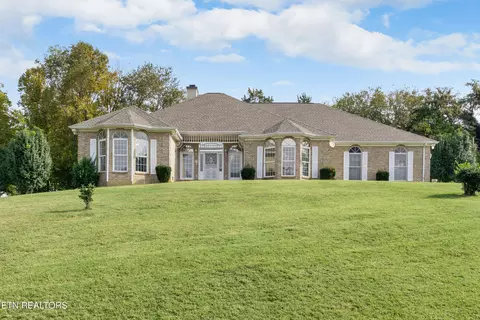 198 Elk Lake Ln, Jacksboro, TN 37757