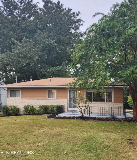 3720 Southwood Dr, Knoxville, TN 37920