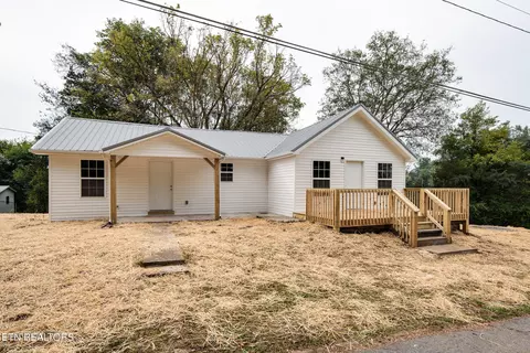504 Henderson St, Harriman, TN 37748