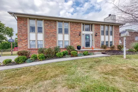 8009 Paradise Dr, Powell, TN 37849
