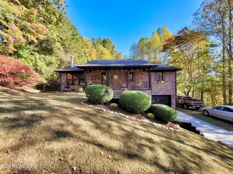 110 Saratoga Dr, Clinton, TN 37716