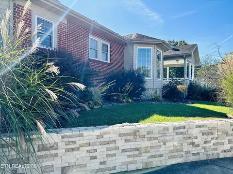 140 Wetherby St, Harrogate, TN 37752 photo 2