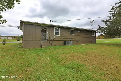 Exterior - 1546 W 3rd Ave, Oneida, TN 37841 photo 6 of 12