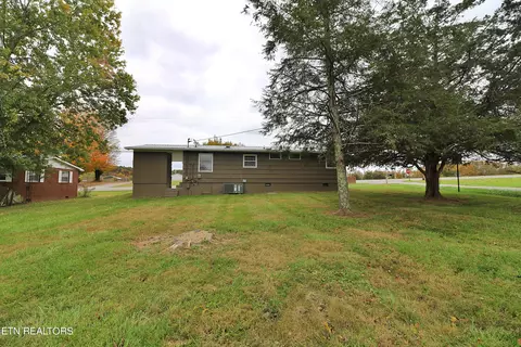 Exterior - 1546 W 3rd Ave, Oneida, TN 37841 photo 4 of 12