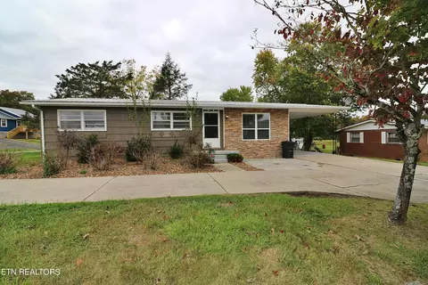 Exterior - 1546 W 3rd Ave, Oneida, TN 37841 photo 11 of 12