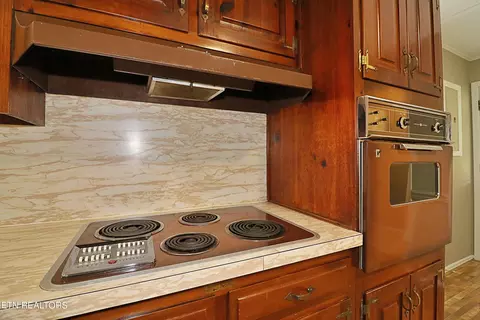 Kitchen - 1546 W 3rd Ave, Oneida, TN 37841 photo 3 of 5