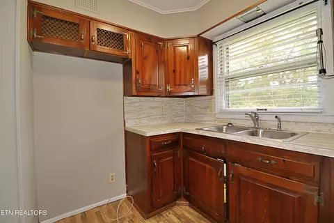 Kitchen - 1546 W 3rd Ave, Oneida, TN 37841 photo 2 of 5