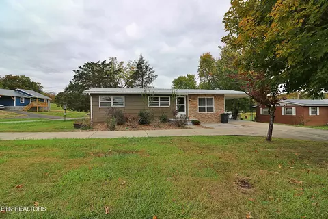 Exterior - 1546 W 3rd Ave, Oneida, TN 37841 photo 12 of 12