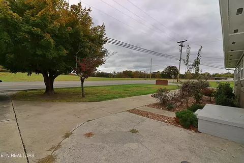 Exterior - 1546 W 3rd Ave, Oneida, TN 37841 photo 8 of 12