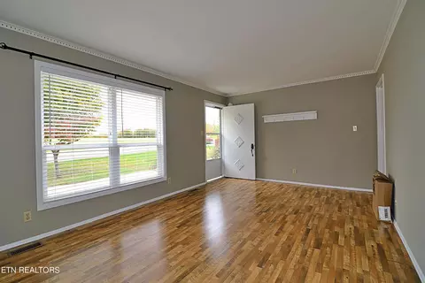 Living - 1546 W 3rd Ave, Oneida, TN 37841 photo 1 of 1