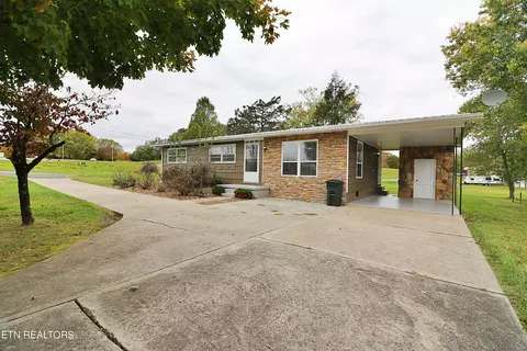 Exterior - 1546 W 3rd Ave, Oneida, TN 37841 photo 9 of 12