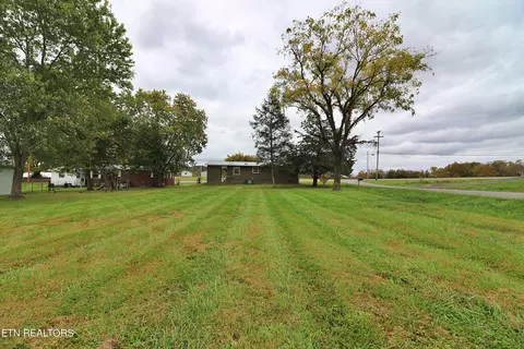 Exterior - 1546 W 3rd Ave, Oneida, TN 37841 photo 5 of 12