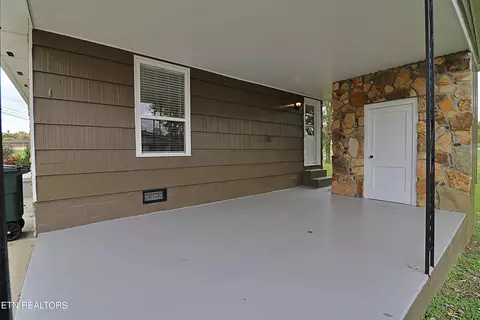 Exterior - 1546 W 3rd Ave, Oneida, TN 37841 photo 7 of 12