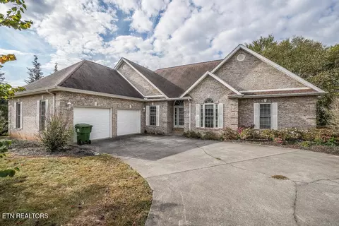1106 Stonehenge Dr, Maryville, TN 37803
